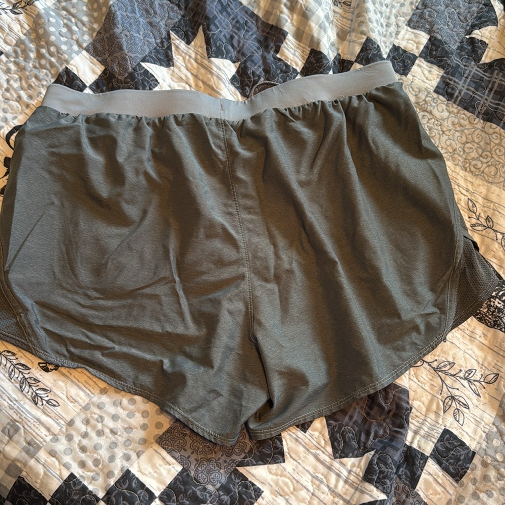 UA Shorts - Picture 3 of 3